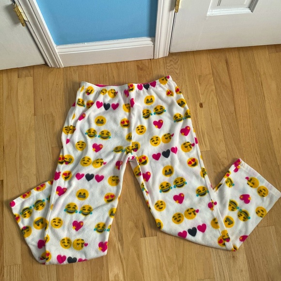PJ Salvage Girl's Fleece Emoji/Hearts Pajama Set - Picture 3 of 8